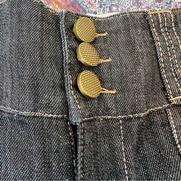 NWOT Kismet Denim Shorts - Picture 2 of 8